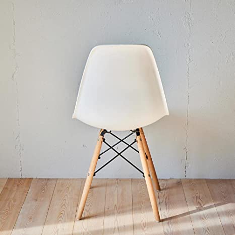 Eames plastic dining chairs - Image 7